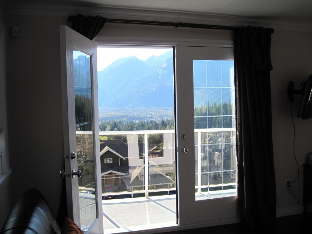 Squamish Highlands Bed & Breakfast Esterno foto